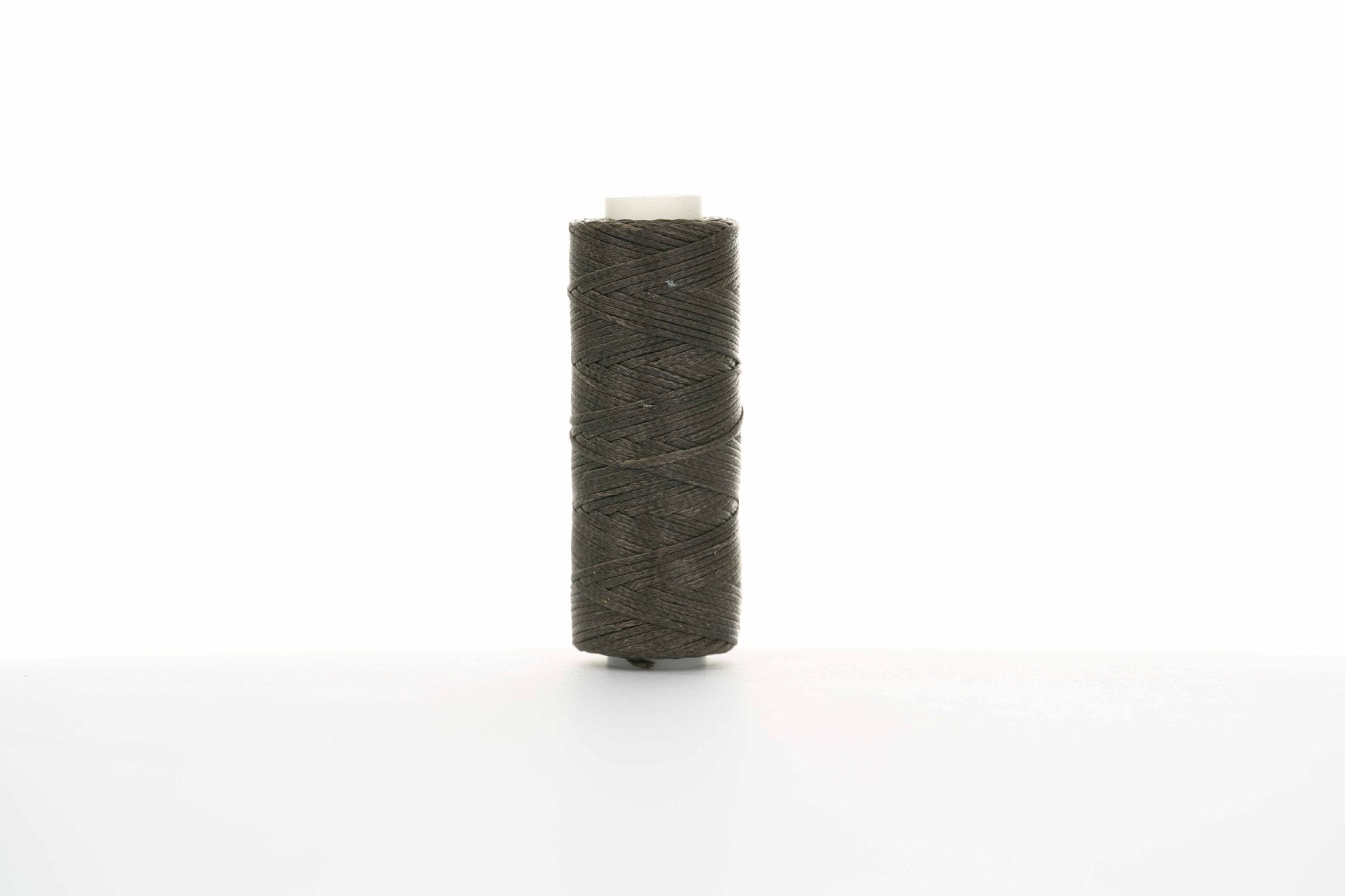 0.8mm Flat Waxed Thread for Leathercraft Hand Stitching - Babylon Leather - Babylon LeatherBabylon LeatherPP32-Espresso Brown-12m
