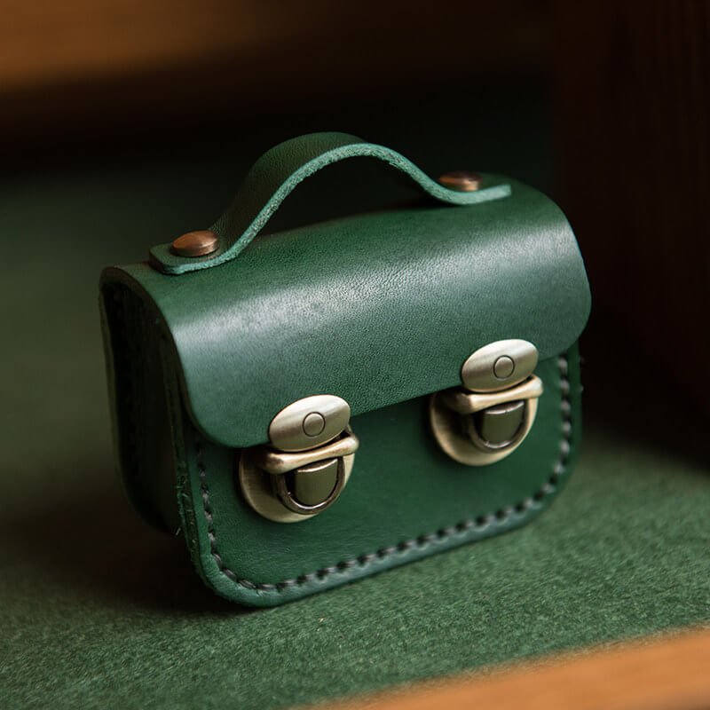 AirPods Case DIY Leather Kit – Babylon Leather - Babylon LeatherBabylon LeatherLZ57-With Chain-Green-Veg Tanned Cowhide Leather