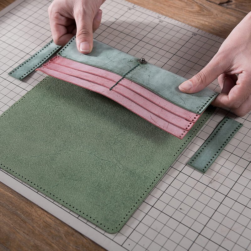 DIY Minimalist Leather Wallet for Mens – Babylon Leather - Babylon LeatherBabylon LeatherLZ10 - Green & Red - Fog Wax Leather