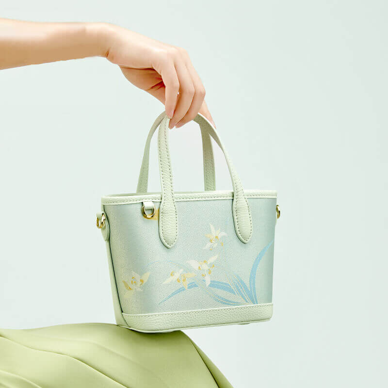 Grace in Still Air Leather and Silk Tote Bag – Babylon Leather - Babylon LeatherBabylon LeatherTX082-Light Green