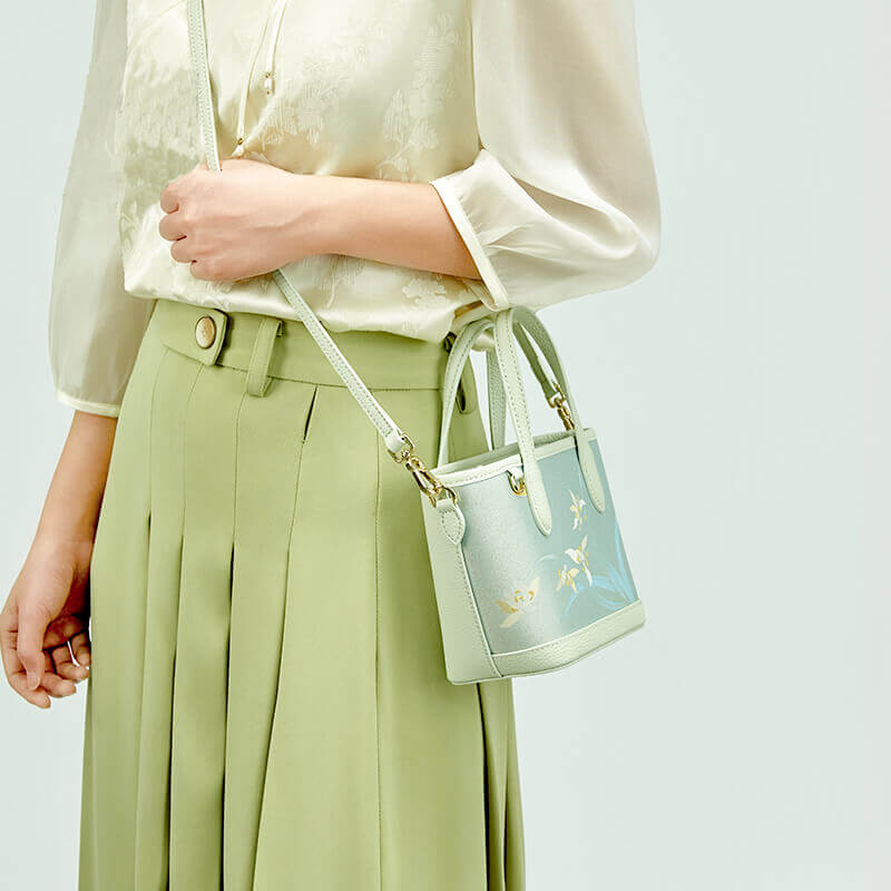 Grace in Still Air Leather and Silk Tote Bag – Babylon Leather - Babylon LeatherBabylon LeatherTX082-Light Green