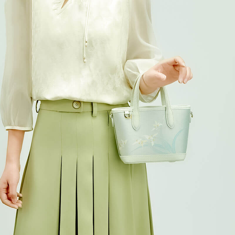 Grace in Still Air Leather and Silk Tote Bag – Babylon Leather - Babylon LeatherBabylon LeatherTX082-Light Green