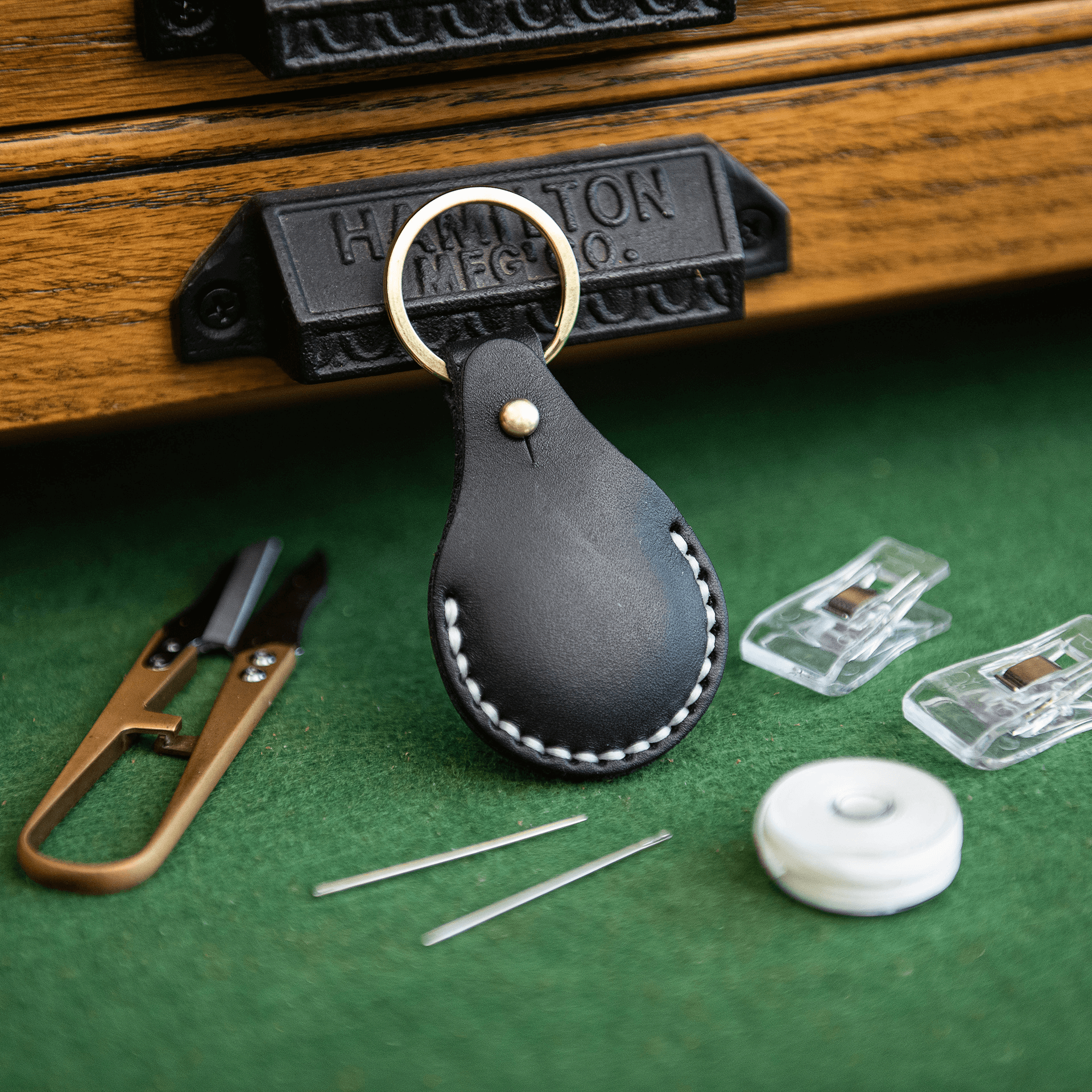 Leather Air Tag Case DIY Craft Kits – Babylon Leather - Babylon LeatherBabylon LeatherLZ50 - Black - Veg Tan Leather