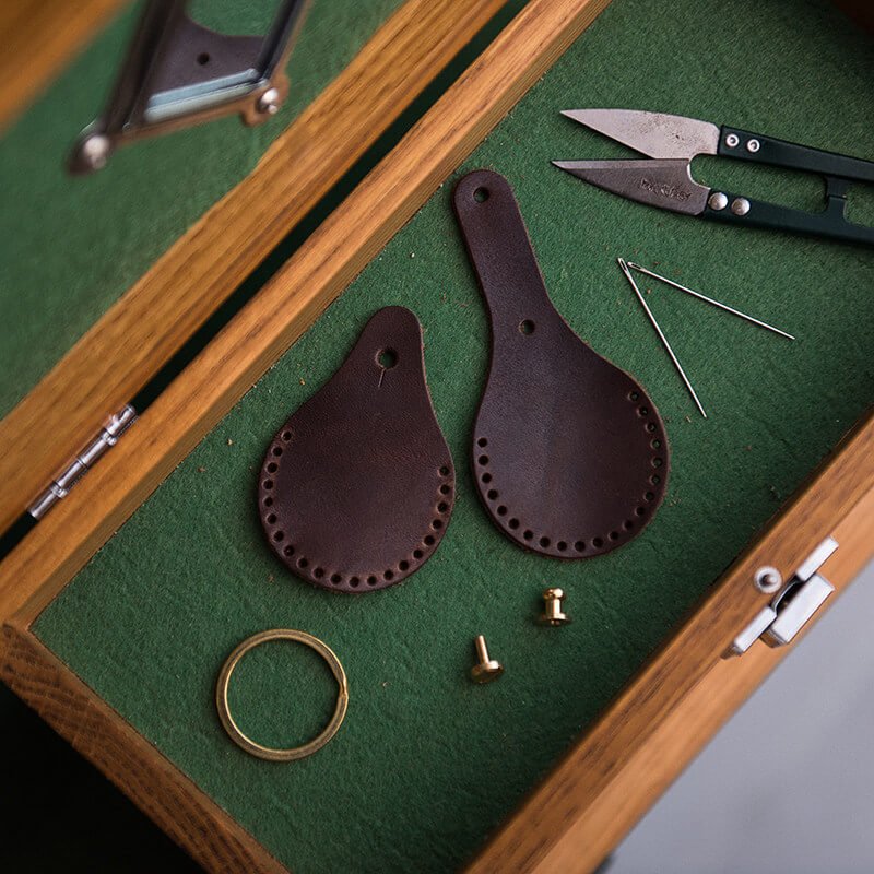 Leather Air Tag Case DIY Craft Kits – Babylon Leather - Babylon LeatherBabylon LeatherLZ50-Coffee-Oil-Waxed Leather
