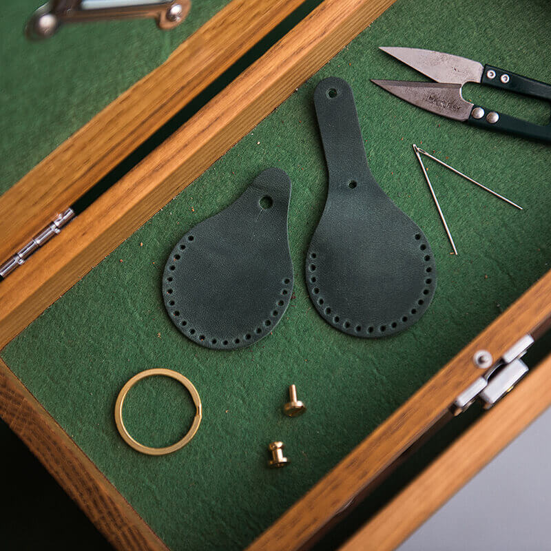 Leather Air Tag Case DIY Craft Kits – Babylon Leather - Babylon LeatherBabylon LeatherLZ50 - Green - Crazy Horse Leather