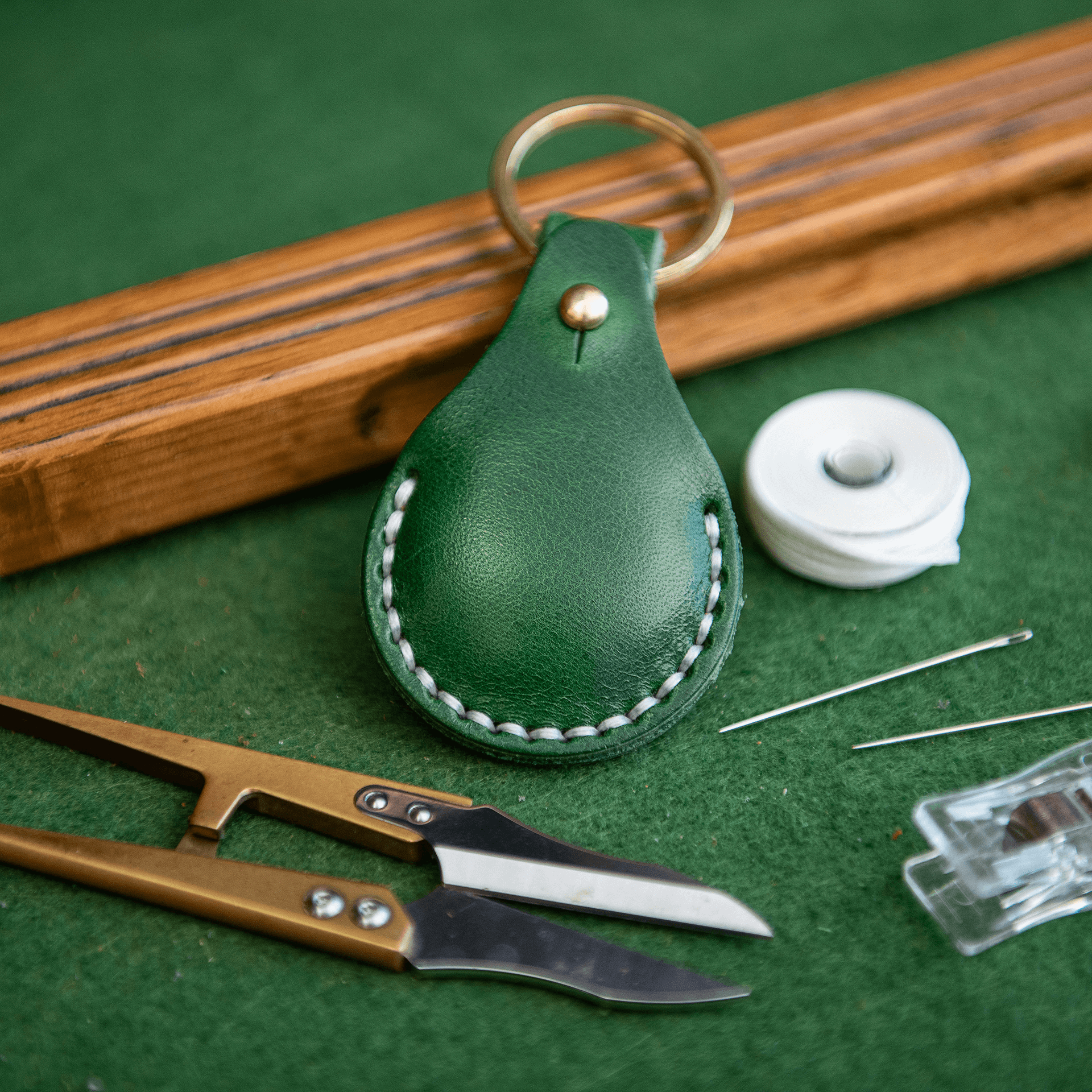 Leather Air Tag Case DIY Craft Kits – Babylon Leather - Babylon LeatherBabylon LeatherLZ50 - Green - Veg Tan Leather