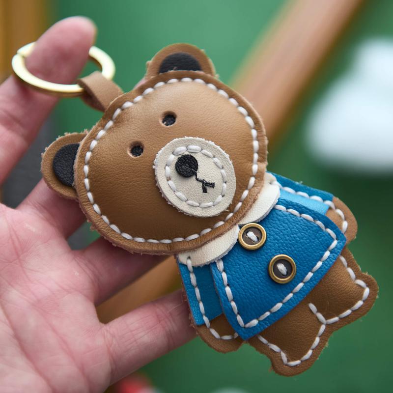 Leather Bear Keychain DIY Leathercraft Kits – Babylon Leather - Babylon LeatherBabylon LeatherLZ49 - Light Khaki & Blue