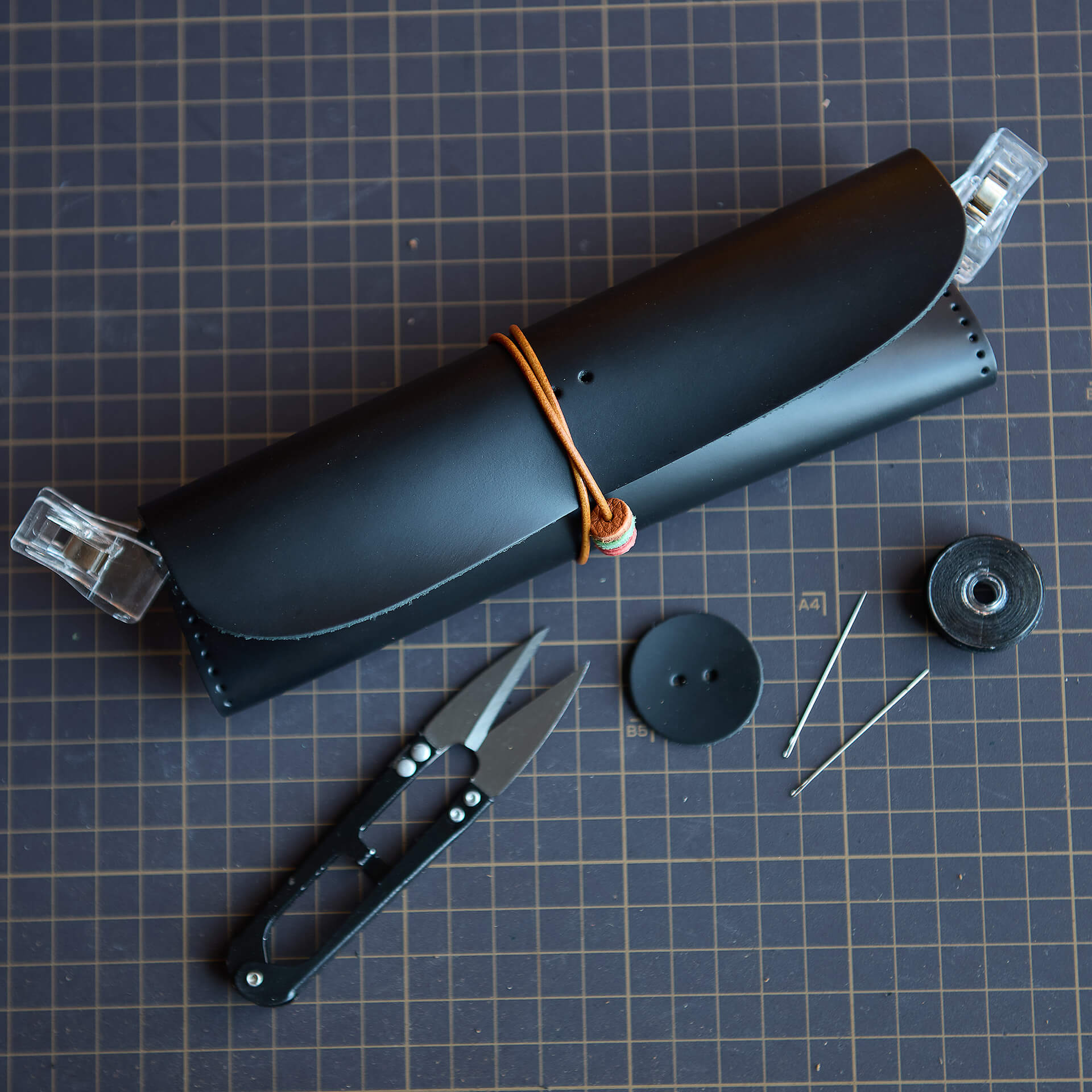 🎁 Pen Pouch Crazy Horse Leather DIY Kit – Babylon Leather - Babylon LeatherBabylon LeatherLZ44-Black-Cowhide