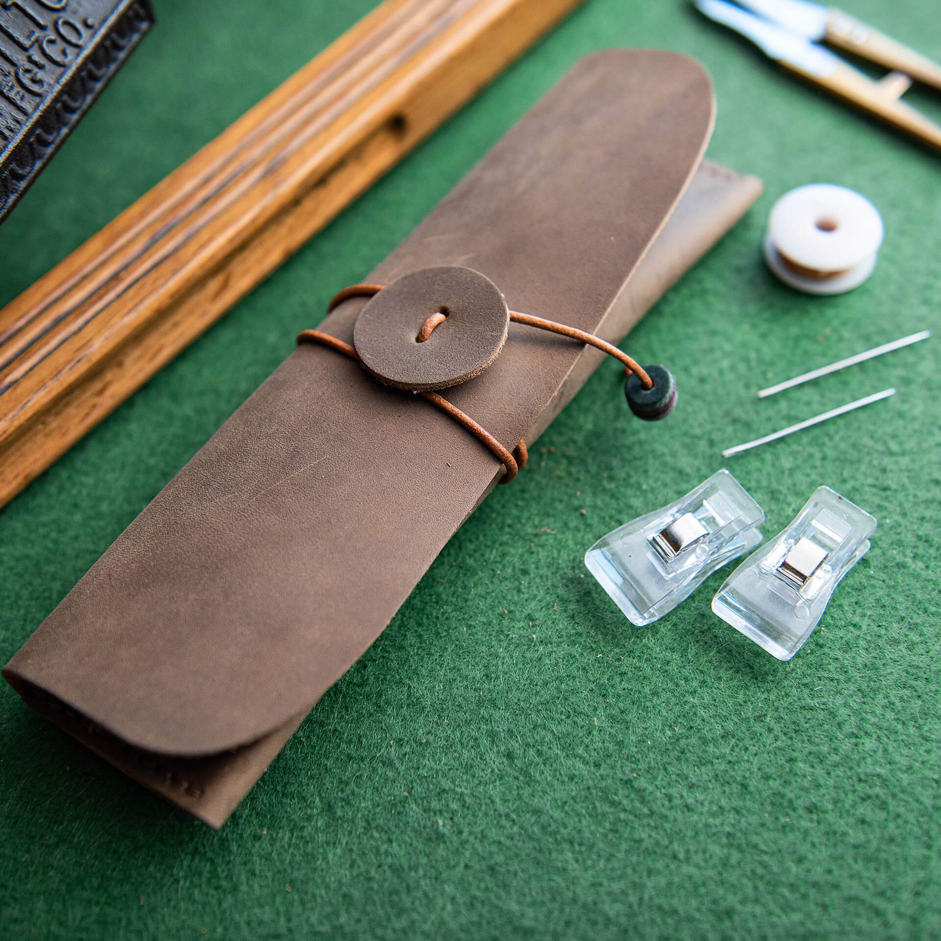 🎁 Pen Pouch Crazy Horse Leather DIY Kit – Babylon Leather - Babylon LeatherBabylon LeatherLZ44 - Tea Brown - Crazy Horse Leather