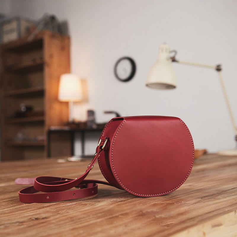 Premium Veg - Tanned Leather Saddle Bag DIY Kit – Babylon Leather - Babylon LeatherWomen’s Leather Bag DIY KitBabylon LeatherLZ33 - Red - Vegetable - Tanned Leather