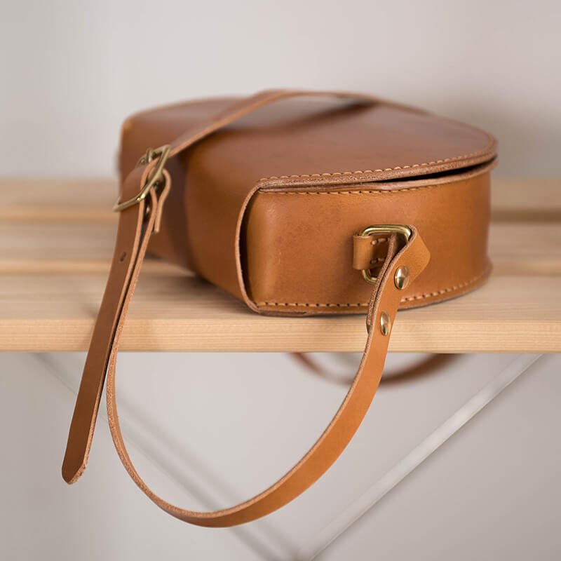 Premium Veg - Tanned Leather Saddle Bag DIY Kit – Babylon Leather - Babylon LeatherWomen’s Leather Bag DIY KitBabylon LeatherLZ33 - Red - Vegetable - Tanned Leather