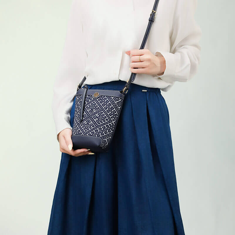 Silent Strength Leather and Silk Crossbody Bag – Babylon Leather - Babylon LeatherBabylon LeatherTX091-Blue