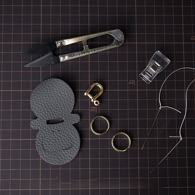 DIY Leather Access Card Holder Kit with Brass Horseshoe Clasp – Babylon Leather - Babylon LeatherBabylon LeatherLZ77-Grey