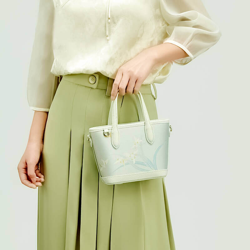 Grace in Still Air Leather and Silk Tote Bag – Babylon Leather - Babylon LeatherBabylon LeatherTX082-Light Green