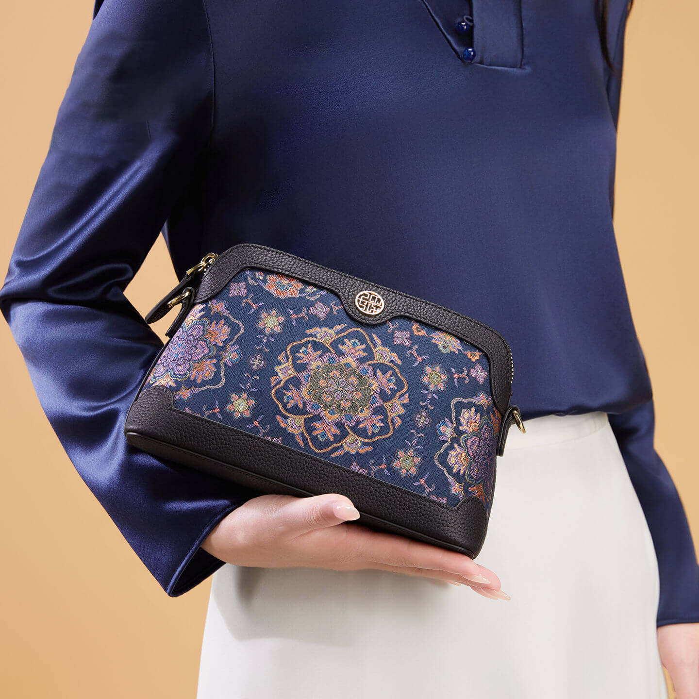 Guiding Light Leather and Silk Shoulder Crossbody Bag – Babylon Leather - Babylon LeatherBabylon LeatherTX217-Black