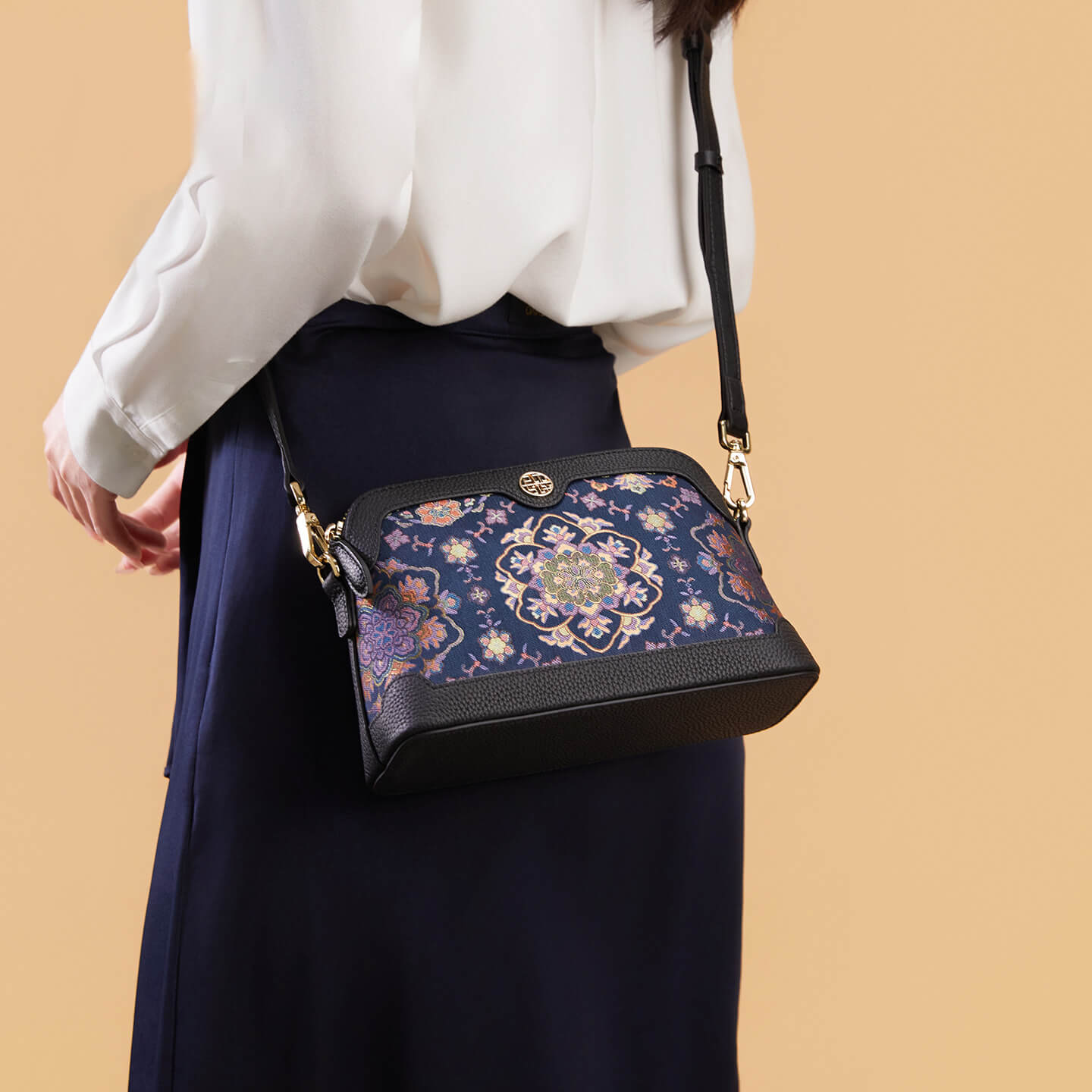 Guiding Light Leather and Silk Shoulder Crossbody Bag – Babylon Leather - Babylon LeatherBabylon LeatherTX217-Black
