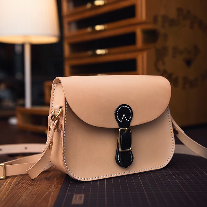Natural & Black Veg Tanned Saddle Bag DIY Kit – Babylon Leather - Babylon LeatherBabylon LeatherLZ37 - Original - Veg Tanned Cowhide