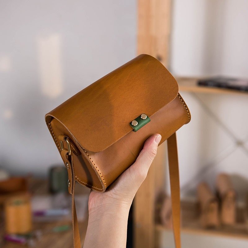 Natural Veg - Tanned Leather Shoulder Bag DIY Kit – Babylon Leather - Babylon LeatherBabylon LeatherLZ32 - Light Brown - Natural Veg - Tan Leather