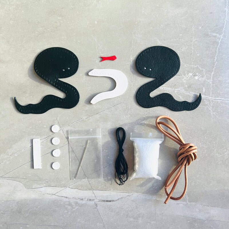 Snake - Shaped Keychain Charm DIY Kit – Babylon Leather - Babylon LeatherBabylon LeatherSG22-Black