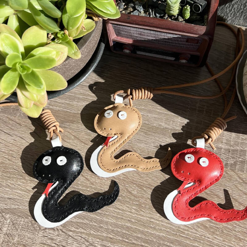 Snake - Shaped Keychain Charm DIY Kit – Babylon Leather - Babylon LeatherBabylon LeatherSG22-Black