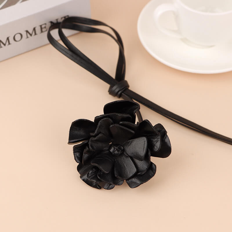 Vegetable Tanned Leather Flower Choker Necklace - Babylon LeatherBabylon LeatherMJY02-Black
